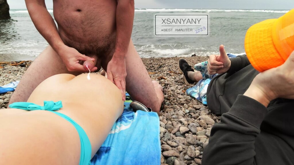 Sevgilisini Halk Plajında Başkası ile Seks Yaptırtıyor