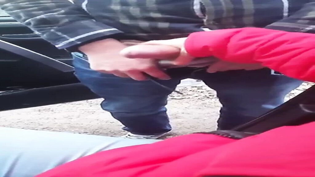 Türk KAdın Kocasını Araba Boynuzlatıyor